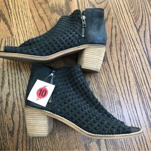 NWT Sbicca Vintage Collection black faux suede peep toe bootie woman’s size 10
